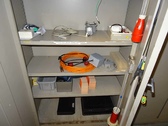 Werkplaatskast met inhoud (9x) - afbeelding 13 van  34