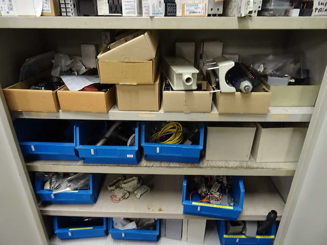 Werkplaatskast met inhoud (9x) - afbeelding 15 van  34