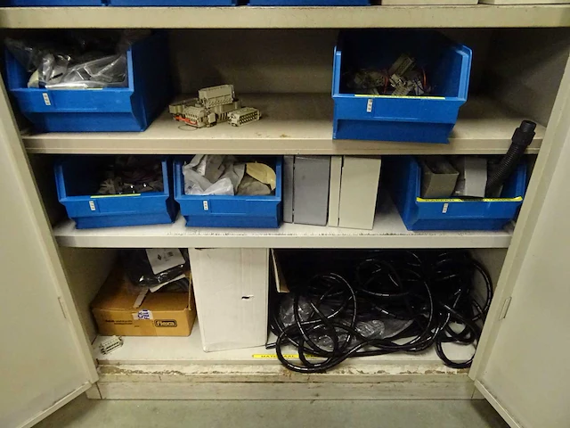 Werkplaatskast met inhoud (9x) - afbeelding 16 van  34