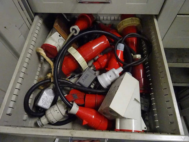 Werkplaatskast met inhoud (9x) - afbeelding 19 van  34