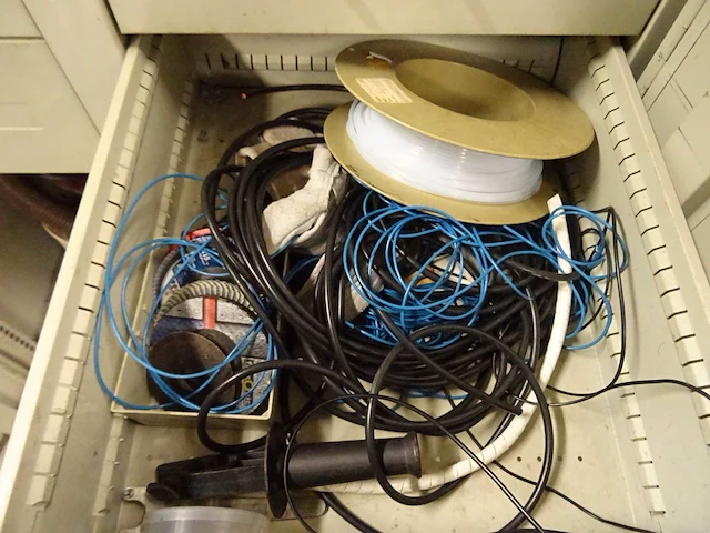 Werkplaatskast met inhoud (9x) - afbeelding 20 van  34