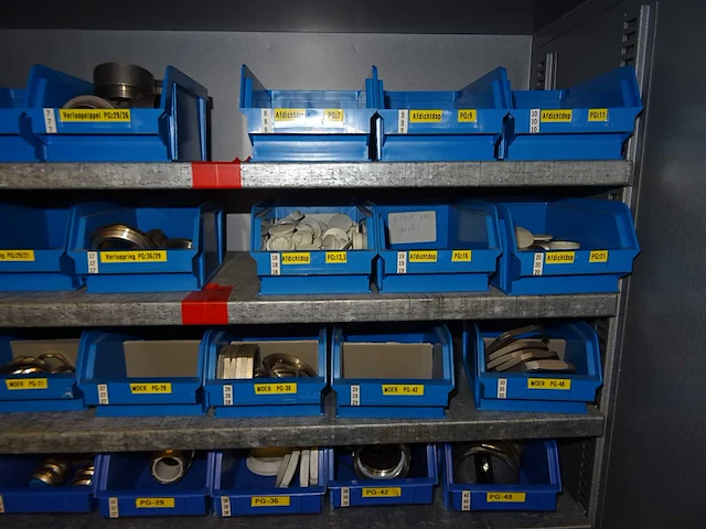 Werkplaatskast met inhoud (9x) - afbeelding 34 van  34
