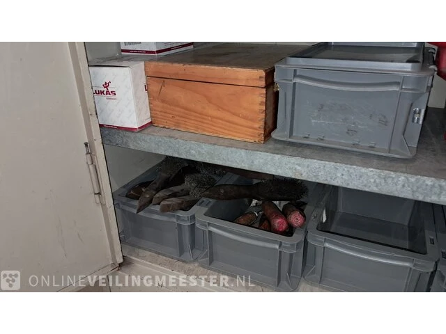 Werkplaatskast met inhoud - afbeelding 5 van  20