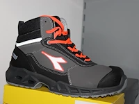 Werkschoen utility diadora sharkstab maat 42 - afbeelding 1 van  2