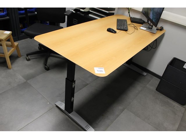 Werktafel 160 x 80 cm. in hoogte verstelbaar. - afbeelding 1 van  2