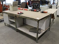 Werktafel 252 x 123 x 94 cm met metalen onderstel, deur, lade en onderplateau let op! exclusief genummerde... - afbeelding 1 van  4