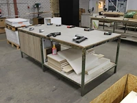 Werktafel 252 x 123 x 94 cm met metalen onderstel, deur, lade en onderplateau. let op! exclusief genummerd... - afbeelding 3 van  4