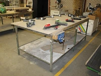 Werktafel 252 x 123 x 94 cm met metalen onderstel en onderplateau. let op! exclusief genummerde producten ... - afbeelding 2 van  5