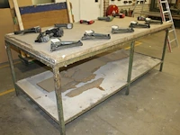 Werktafel 252 x 123 x 94 cm met metalen onderstel en onderplateau. let op! exclusief genummerde producten ... - afbeelding 4 van  5