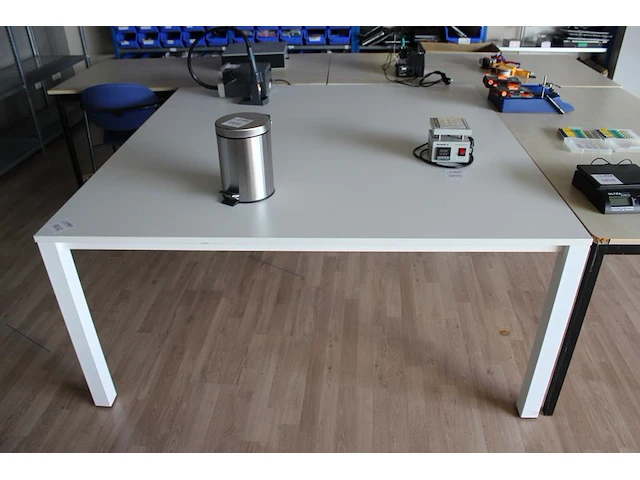 Werktafel afm. 160 x 160 x 74 cm - afbeelding 1 van  2
