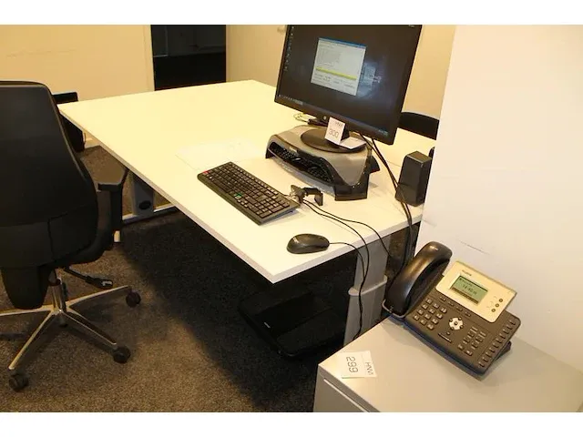 Werktafel met aanzet. afmeting 180 x 120 cm. - afbeelding 2 van  2