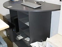 Werktafel met afgerond blad en zes vakken. afmeting 150 x 75 x 113 cm - afbeelding 2 van  2