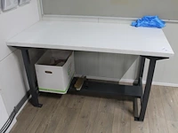 Werktafel met afmeting 155 x 76 x 86 cm. - afbeelding 1 van  2