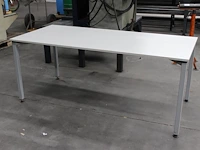 Werktafel met afmeting 180 x 80 x 74 cm. - afbeelding 1 van  1