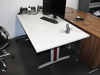 Werktafel met afmeting 180 x 90 cm. in hoogte verstelbaar. - afbeelding 1 van  2