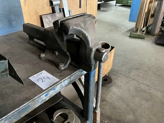 Werktafel met bankschroef - afbeelding 3 van  3