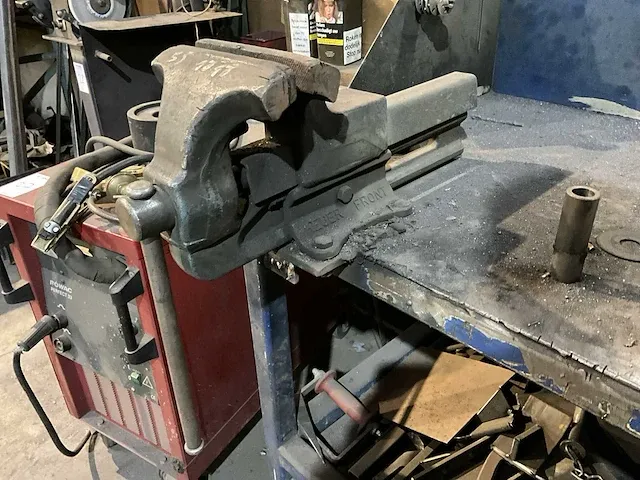 Werktafel met bankschroef - afbeelding 3 van  3