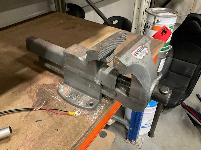 Werktafel met bankschroef - afbeelding 2 van  2