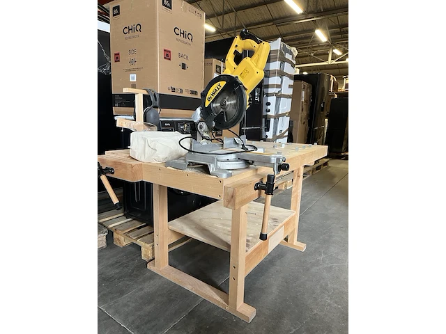Werktafel met dewalt dws774-qs afkortzaag - afbeelding 1 van  10