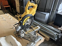 Werktafel met dewalt dws774-qs afkortzaag - afbeelding 9 van  10