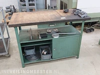Werktafel met diverse metalen profielen - afbeelding 2 van  9