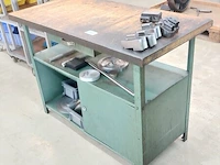 Werktafel met diverse metalen profielen - afbeelding 4 van  9