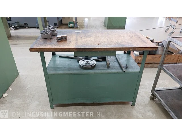 Werktafel met diverse metalen profielen - afbeelding 5 van  9