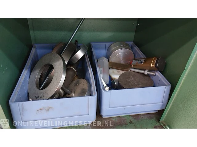 Werktafel met diverse metalen profielen - afbeelding 9 van  9