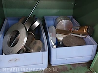 Werktafel met diverse metalen profielen - afbeelding 9 van  9