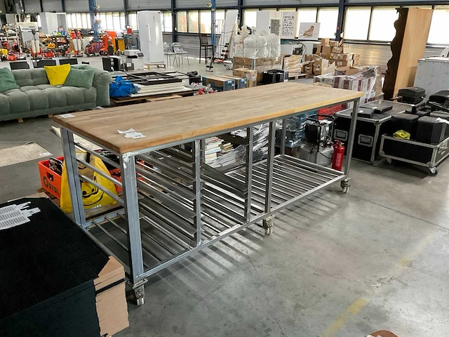 Werktafel met houten werkblad - afbeelding 1 van  4