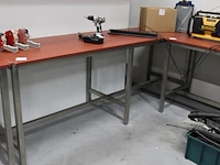 Werktafel met kunststof blad en rvs onderstel wijdeven & zn. afmeting 250 x 70 x 90 cm. let op: klein hoekj... - afbeelding 1 van  3