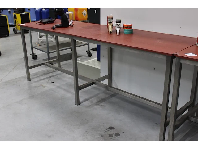 Werktafel met kunststof blad en rvs onderstel wijdeven & zn. afmeting 250 x 70 x 90 cm. - afbeelding 2 van  2