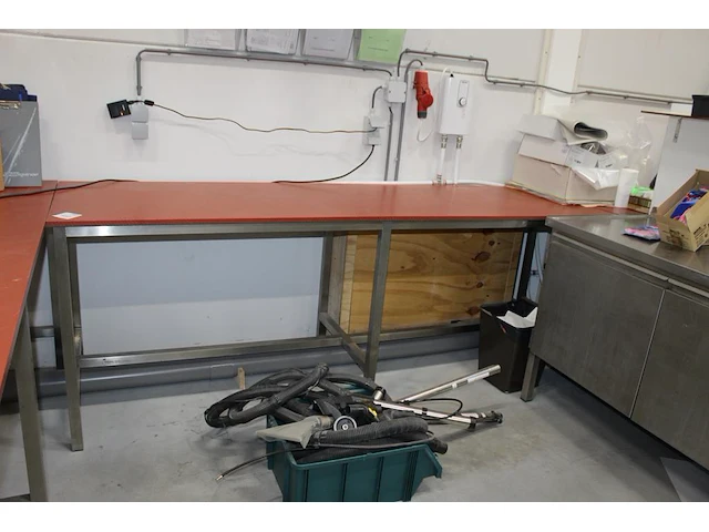 Werktafel met kunststof blad en rvs onderstel wijdeven & zn. afmeting 250 x 70 x 90 cm. - afbeelding 1 van  2