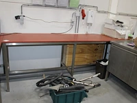 Werktafel met kunststof blad en rvs onderstel wijdeven & zn. afmeting 250 x 70 x 90 cm. - afbeelding 1 van  2