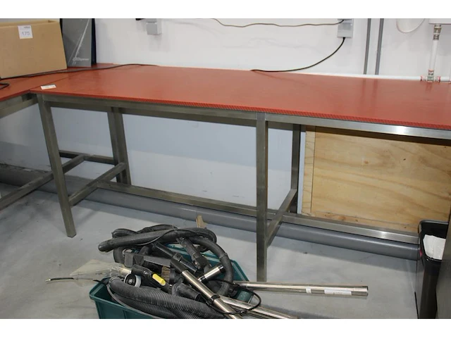 Werktafel met kunststof blad en rvs onderstel wijdeven & zn. afmeting 250 x 70 x 90 cm. - afbeelding 2 van  2