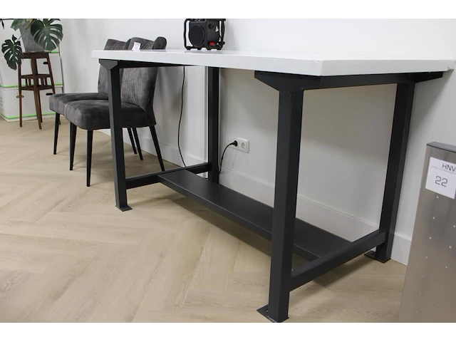 Werktafel met metalen onderstel. afmeting 155 x 76 x 86 cm. - afbeelding 2 van  2