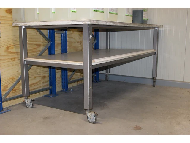 Werktafel met onderplateau. afmeting 200 x 100 x 94 cm. - afbeelding 2 van  2