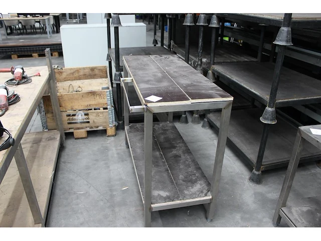 Werktafel met onderplateau en afmeting 120 x 50 x 95 cm. - afbeelding 1 van  2