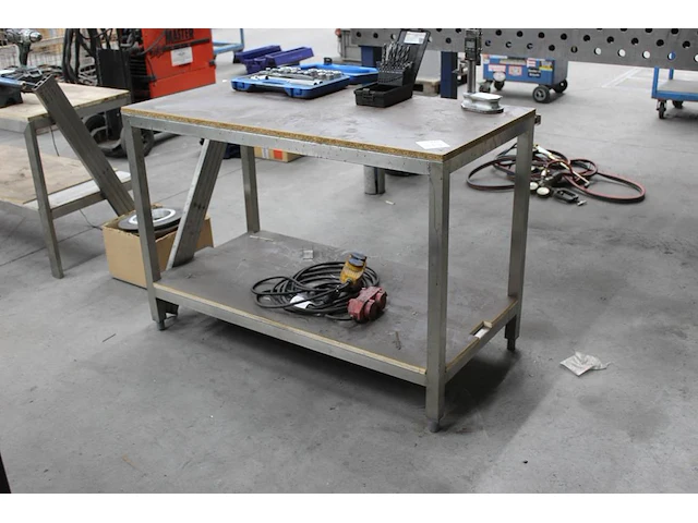 Werktafel met onderplateau en afmeting 120 x 60 x 83 cm. - afbeelding 1 van  2