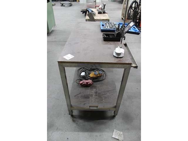 Werktafel met onderplateau en afmeting 120 x 60 x 83 cm. - afbeelding 2 van  2