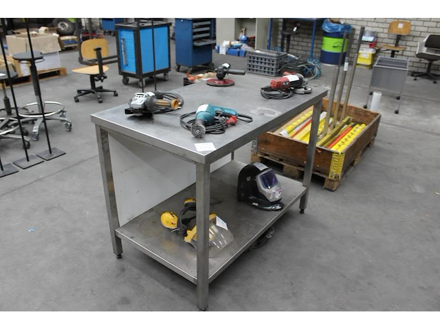 Werktafel met onderplateau en afmeting 120 x 70 x 89 cm. - afbeelding 1 van  2