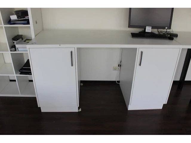 Werktafel met twee onderkasten afm. 175 x 70 x 95 cm - afbeelding 2 van  3