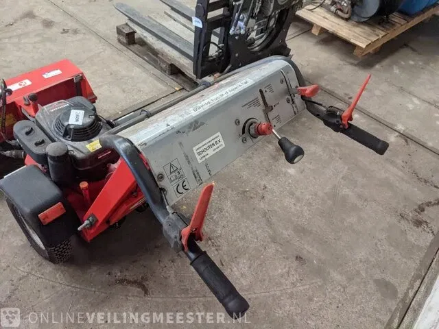 Werktuigdrager met front veeg aanbouwdeel kersten, k820 pro, 2011 - afbeelding 5 van  16