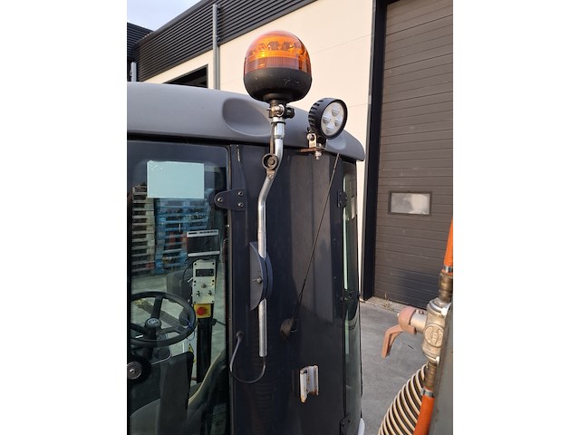 Werktuigdrager met onkruidbrander, nilfisk, fv2250, 2017 - afbeelding 15 van  36