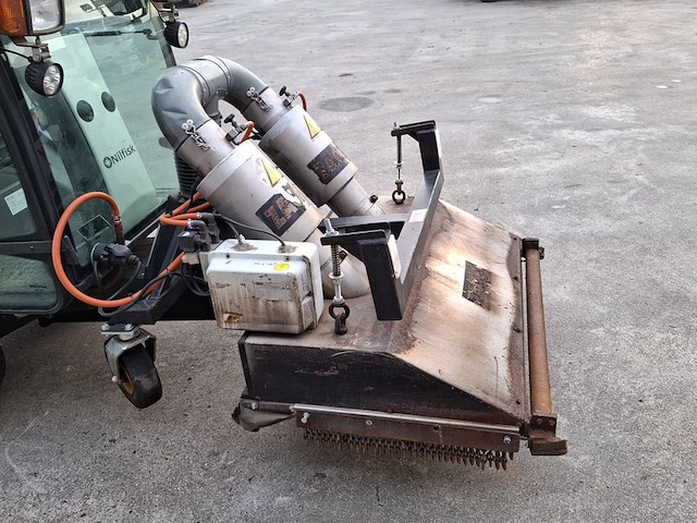 Werktuigdrager met onkruidbrander, nilfisk, fv2250, 2017 - afbeelding 19 van  36