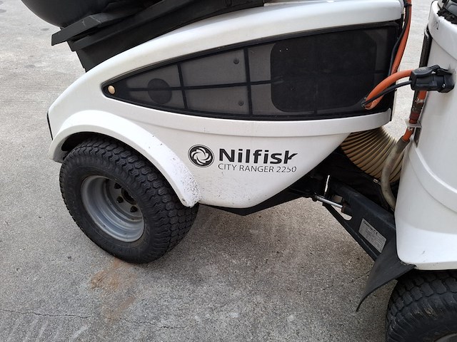 Werktuigdrager met onkruidbrander, nilfisk, fv2250, 2017 - afbeelding 22 van  36