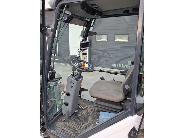 Werktuigdrager met onkruidbrander, nilfisk, fv2250, 2017 - afbeelding 36 van  36