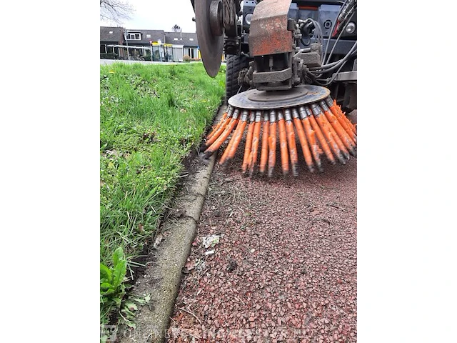 Werktuigendrager met kantensteker en borstel max holder, 212, bouwjaar 2015 - afbeelding 35 van  43