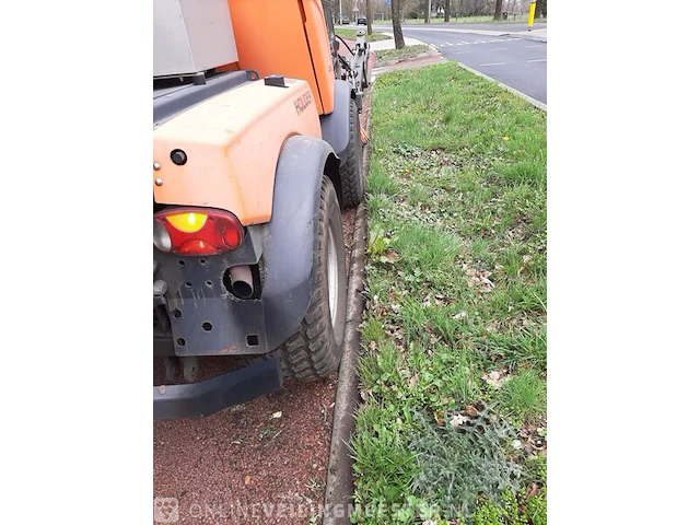 Werktuigendrager met kantensteker en borstel max holder, 212, bouwjaar 2015 - afbeelding 37 van  43