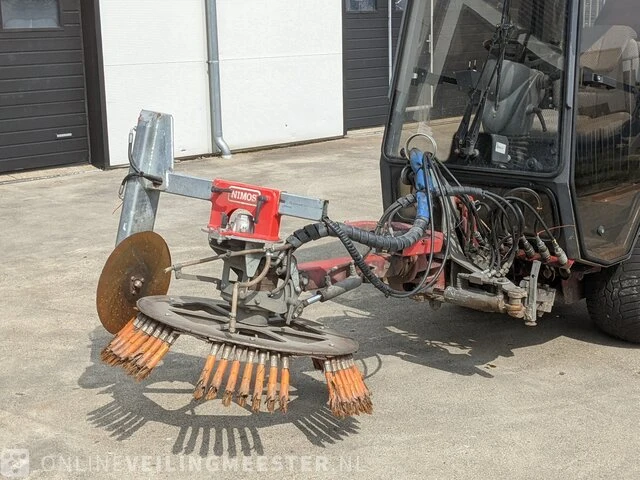 Werktuigendrager nimos, dh-trac okb-70 met veger- en kantensnijder, bouwjaar 2012 | 741h. | t-83-bzr - afbeelding 2 van  37